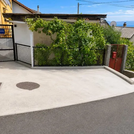 Silvia - Free Parking, Wifi & Private Yard With Bbq * غييكا