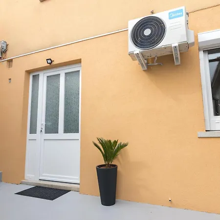 Silvia - Free Parking, Wifi & Private Yard With Bbq شقة غييكا